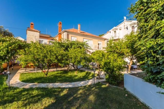 Apartments Elizabeth Biograd Na Moru Esterno foto